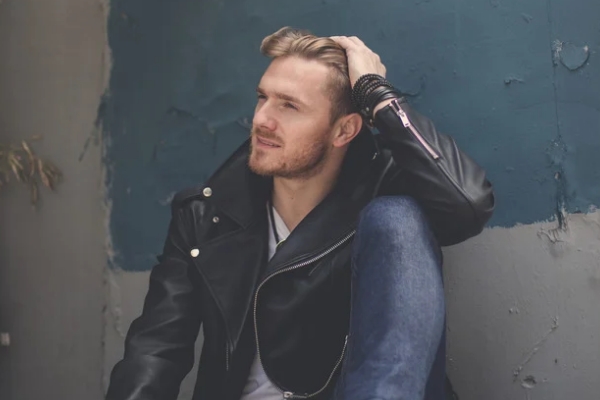 H Hunting Little Lies