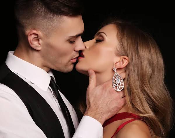 Read Hot Chapters of Letters To Romeo Full Story by Ash_knight17