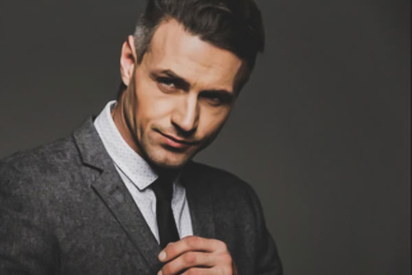 A Stolen Kiss from the CEO: Leon